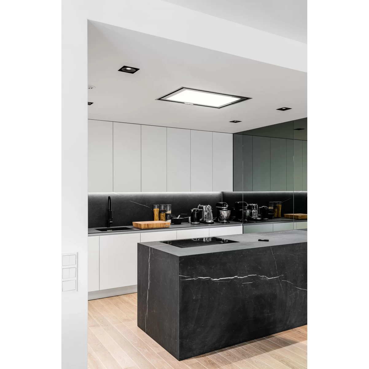 Takintegrerad köksfläkt Swedluxury SPIRIT vit  |Led Plafond|Design line